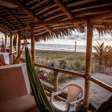 Beach Front Bungalows At The Coconut Canoa Buitenkant foto